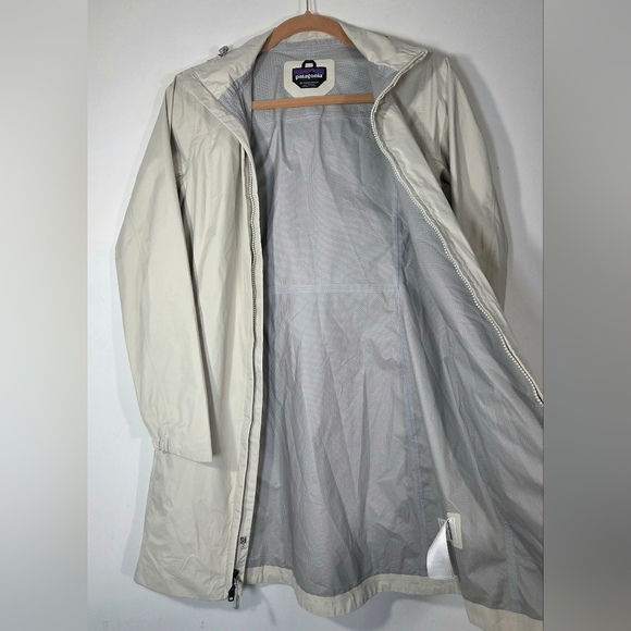 PATAGONIA TORRENTSHELL CITY RAIN COAT. - Picture 3 of 7